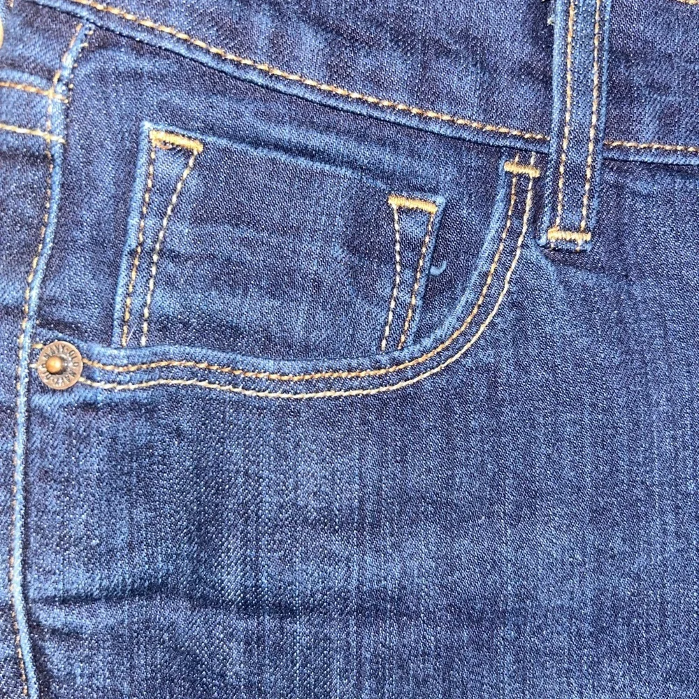The Old navy Sweetheart Women's Blue Denim Shorts. Size 4